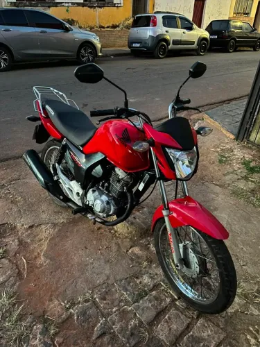 Moto boa conservada so pegar e andar nada pra fazer