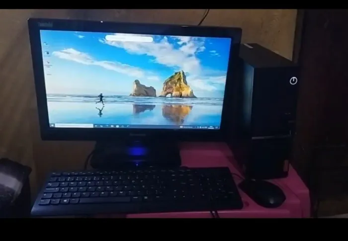Computador Completo, modelo Lenovo.