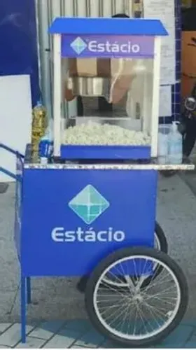 Carrinho de pipoca retrô para alugar.