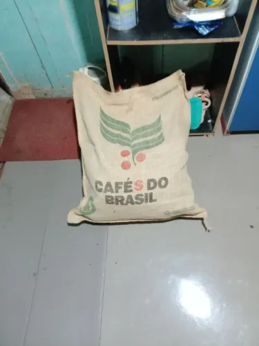 Dez sacas  de café antigos serve de antiguidade são novos  20 cada um  