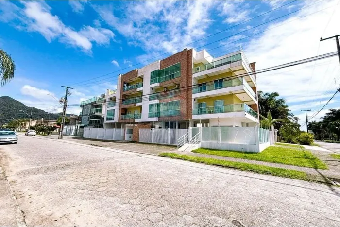 Cobertura em Caiobá, a 300 metros do mar com Jacuzzi e Área Gourmet