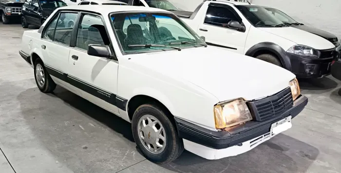 Chevrolet Monza GL 1.8 Efi/ SL/ L/ 650/barc. 2e4p (álcool) 1984