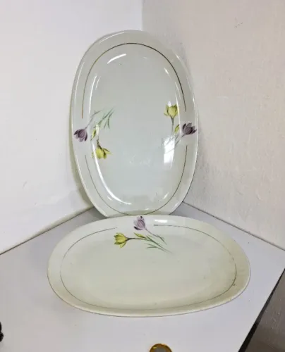  Par de Travessas Ovais de Porcelana, adornadas com flores e filetes, marca Renner
