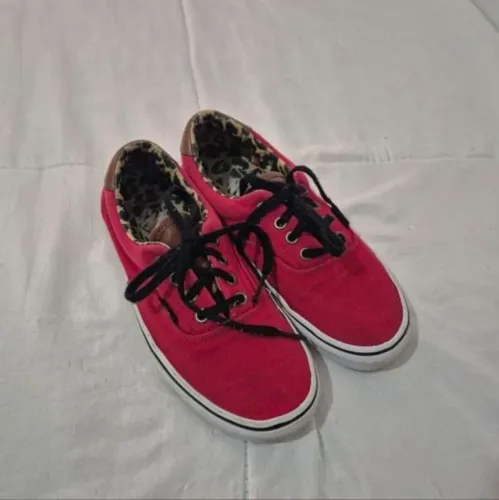 Tênis da marca Vans Era 59 com detalhe de couro