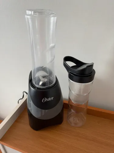 Oster liquidificador com 2 copos ( um dos copos nunca usado)