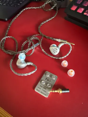 Fone de ouvido FiiO FH9
