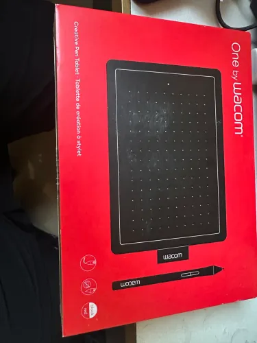 Mesa Digitalizadora One By Wacom CTL472, Pequena, Pen LP-190K, Preto e Vermelho