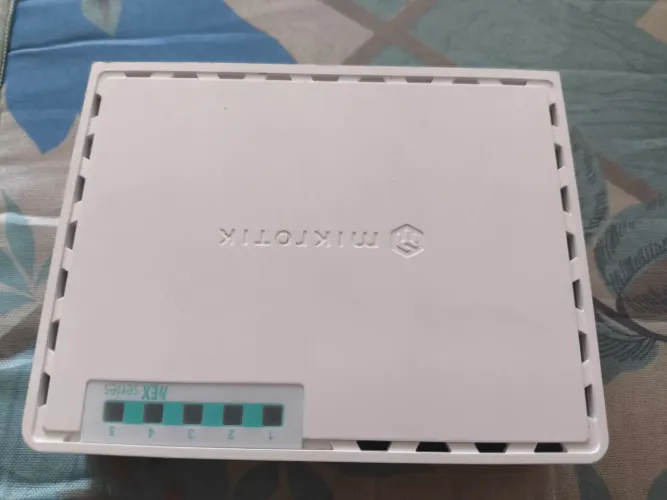 Roteador Mikrotik Hex Rb750gr3 5 Portas Gigabit Routeros