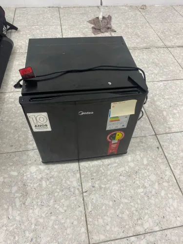 Frigobar midea black 220 v