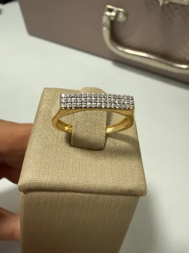Anel ouro 18k . Peso 2.0 gramas com zircônias, numeração 17