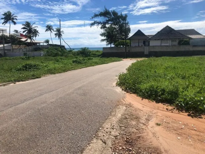 VDO/TCO OU RECEBO CARRO, TERRENO A 70 M DA PRAIA DE FRENTE PARA O MAR EM MURIÚ, NO VALOR D