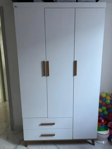 Guarda roupa, cômoda e berço