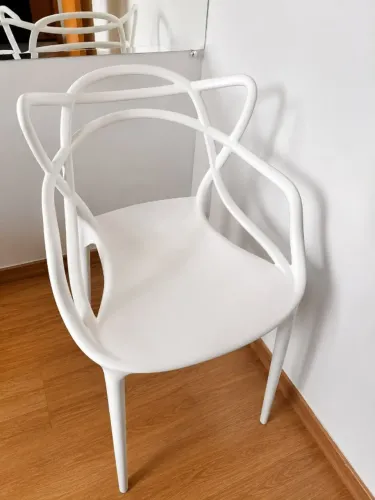 Cadeira Design Branca - Excelente | R$ 100,00