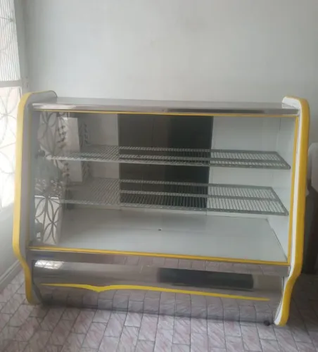 Balcão refrigerado 110w, pouco uso. Motivo mudança.
