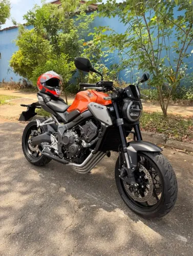 Honda CB 650R ano 2024 - Extremamente Nova