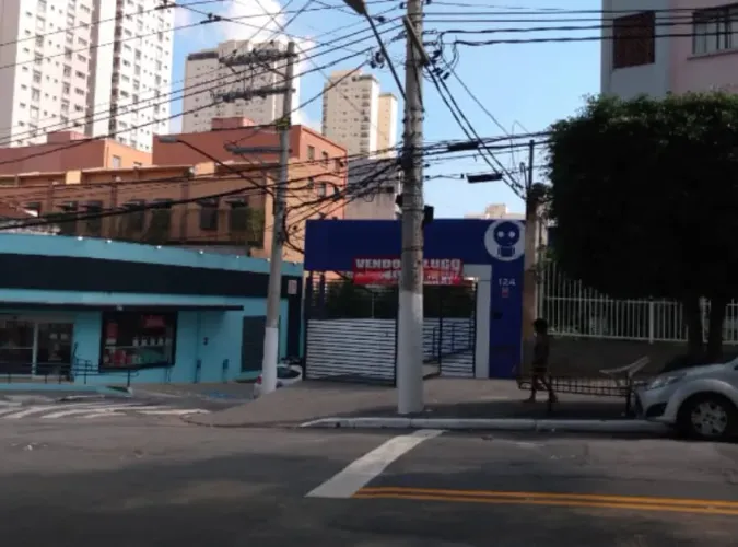 Casa comercial na Rua Almeida Torres, 124 710 m²