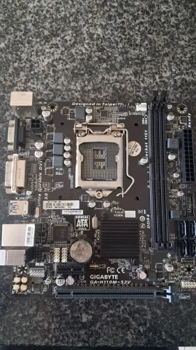 PLACA MÃE GA-H110M-SV2 + i5-7400
