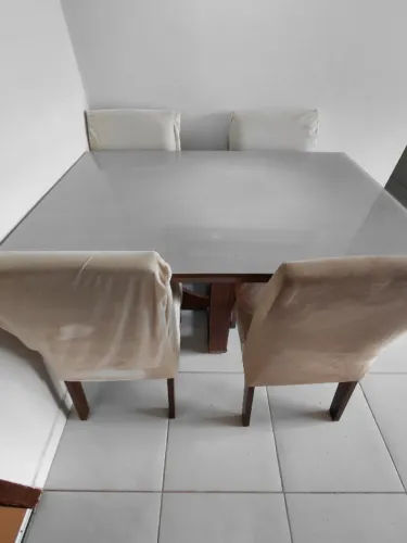Mesa com 4 cadeiras