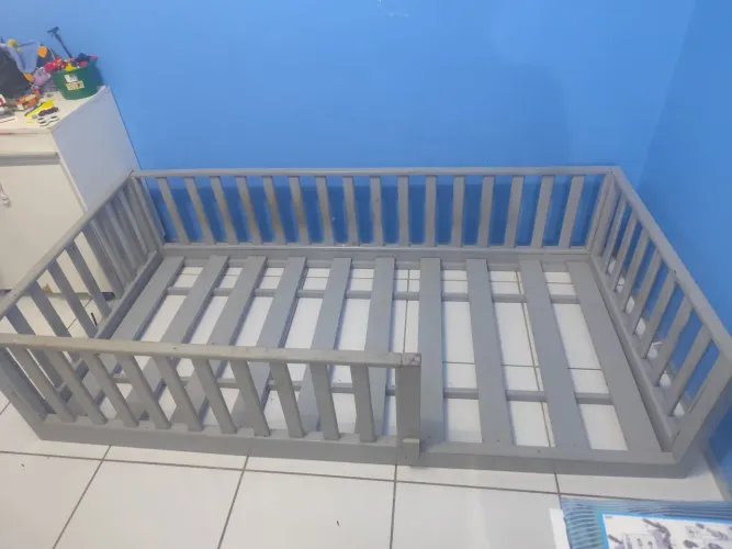 Cama Montessoriana de Madeira - Usada em ótimo estado.
