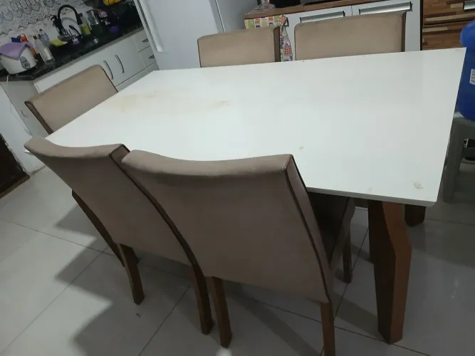 Mesa , e 5 cadeiras