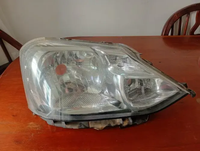 Farol Arteb Toyota Etios código 7 811110-0D441-000190390 usado