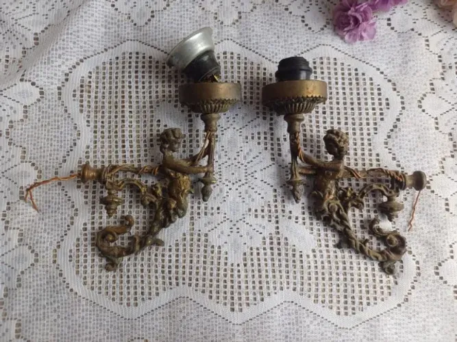Par de apliques decorativos anjos em bronze para ADAPTAR na parede ou lustres, sem fiação 