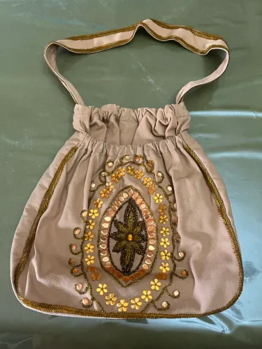 Bolsa com pedrarias