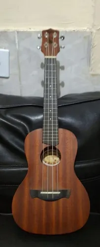 Vendo Ukulele