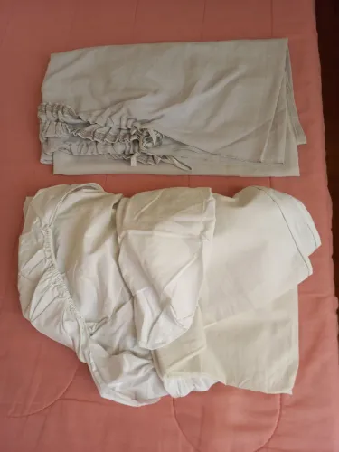 2 lençóis de elástico para cama de casal. 