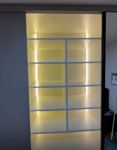 Guarda roupas planejado recém instalado