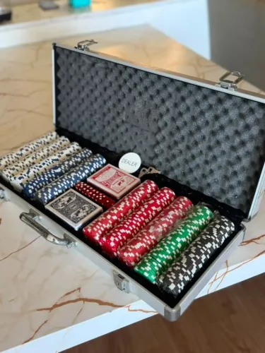 Maleta de Poker Completa - 500 fichas + Baralhos + Dados