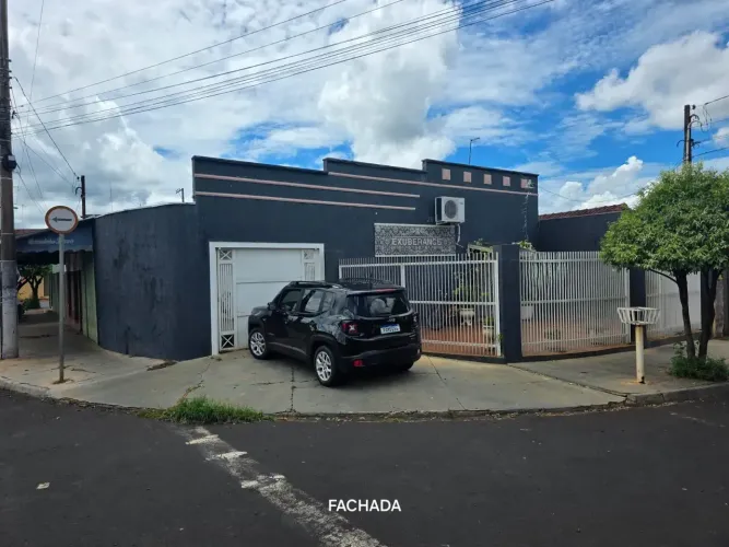 Salões Comerciais na Cohab V em Sertãozinho/SP.