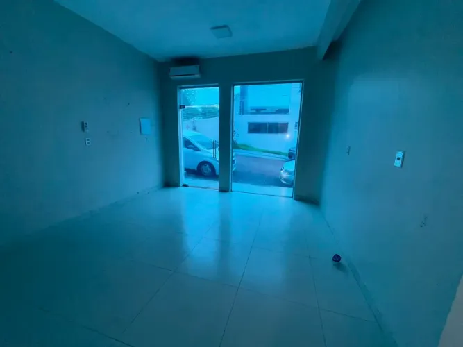 ALUGO - Passeio do Mindu - Sala Comercial no Parque 10 | Split e Água Inclusos | Pronta pa