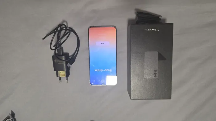 VENDO SMARTPHONE S24 PLUS PRATA 256 GB MUITO NOVO SEM MARCAS DE USO E BATERIA 100 %