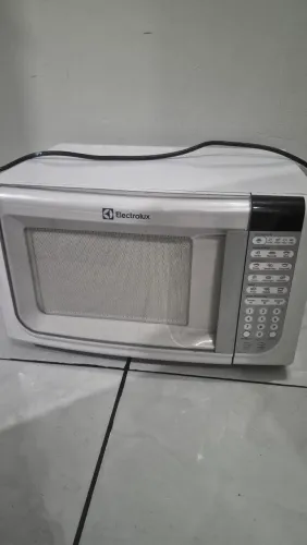 Micro-ondas Electrolux para retirada de peças ou conserto