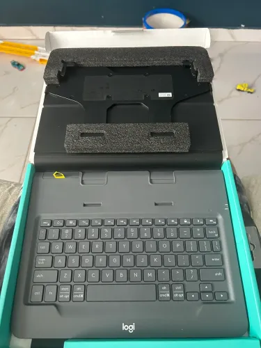 Teclado com capa para tablet