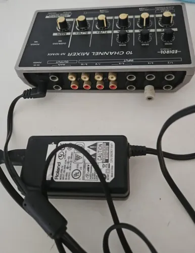 Mesa De Som Mixer Edirol Roland M-10mx 10 Canais Digital