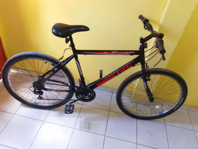 Bicicleta Aro 26 Foxer Hammer da Houston na cor preta com detalhes em vermelho