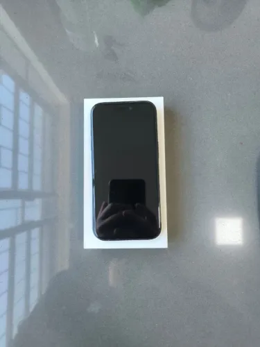 iPhone 15 com 256GB de armazenamento - Impecável. 