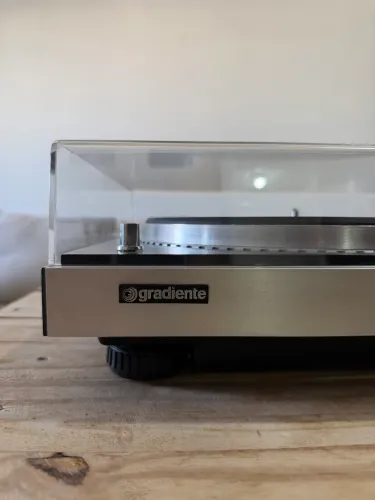 Toca disco Gradiente DD200Q
