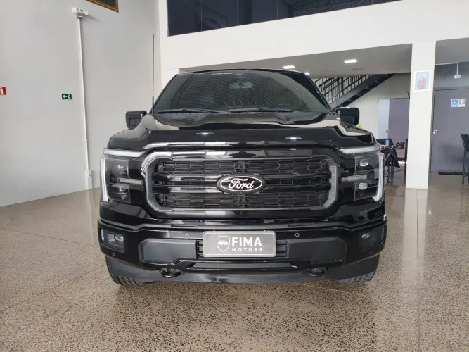 Ford F-150 Lariat Black 4X4 5.0 V8 2025