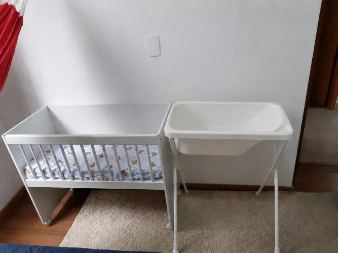Mini berço e banheira com suporte