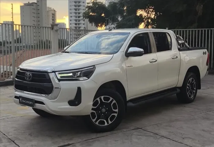 Toyota Hilux CD SRX Plus 4X4 2.8 TDI Die. Aut. 2022