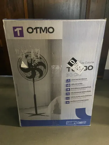 Ventilador de coluna na caixa 