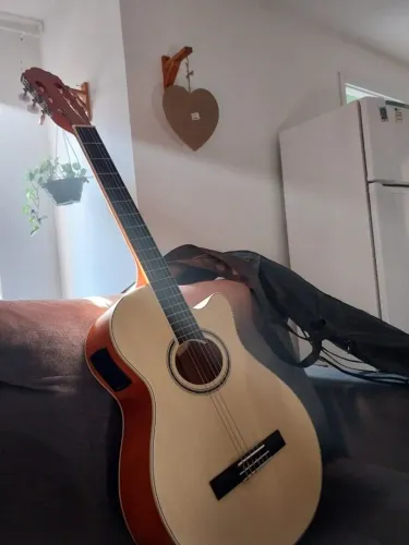 Violão profissional Giannini