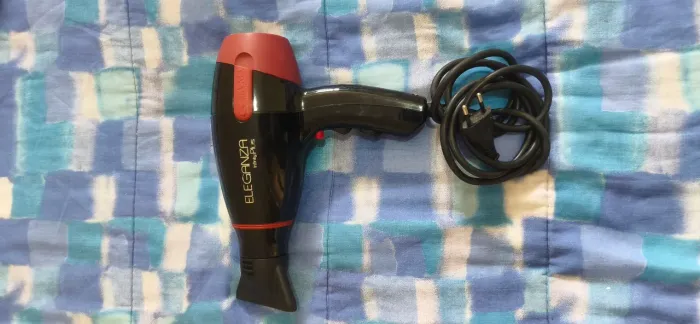 Vendo um secador de cabelo