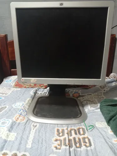 Monitor HP ajustável de 19 polegadas, VGA/DVI! Ótimo estado !