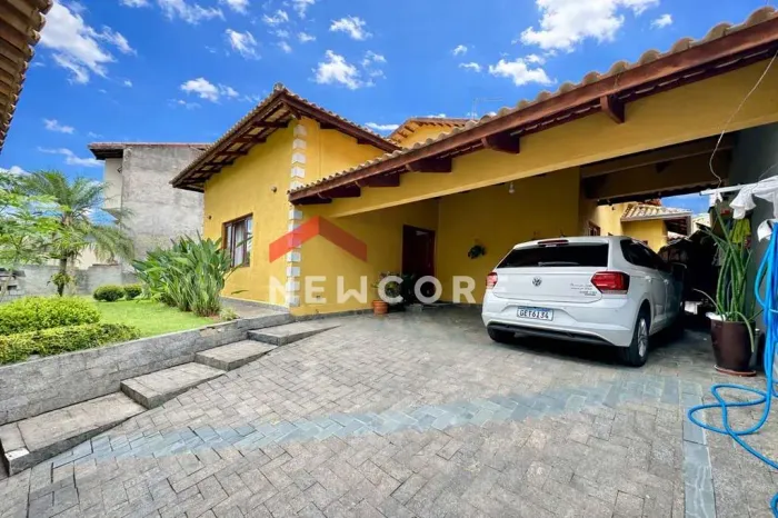 Casa em Rua Omã - Outeiro de Passárgada - Cotia/SP