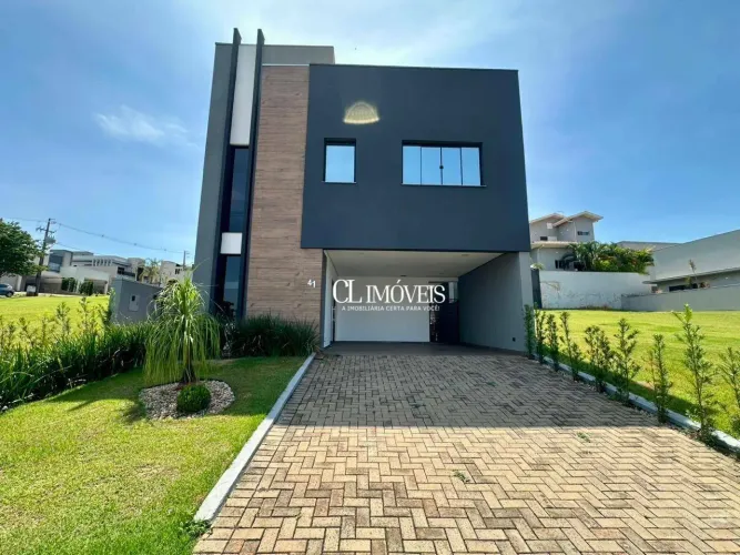 Sobrado de 3 quartos para VENDA OU LOCAÇÃO, 180 m² por R$ 6.320/mês - Parque Tauá Tangará