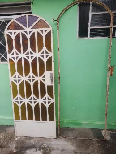Porta de ferro maciço tipo vitral maravilhosa